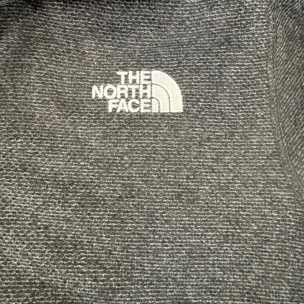 NWOT The North Face Mens Pullover textured‎ Fleece Quarter Zip Gray, Small